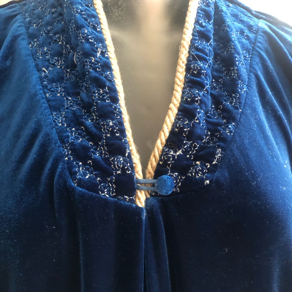 Adonna Size Small Velour Robe - Picture 2 of 5